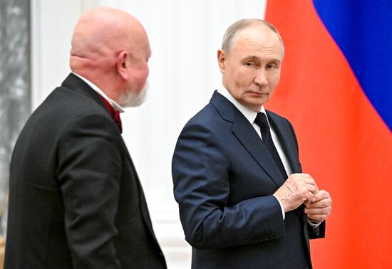 Президент Владимир Путин вручил государственные награды
