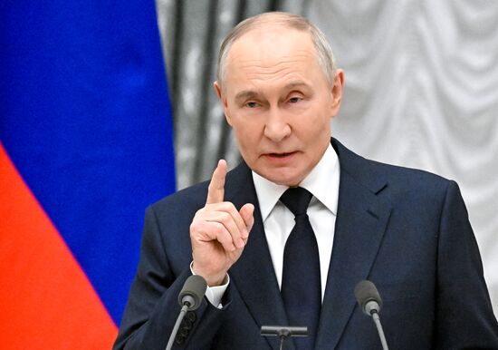 Президент Владимир Путин вручил государственные награды