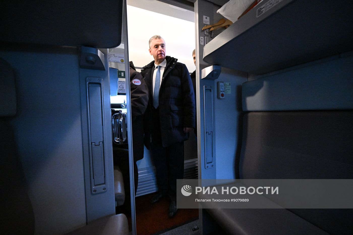 Запуск тематического поезда с вагоном "Россия. Жириновский" в Москве