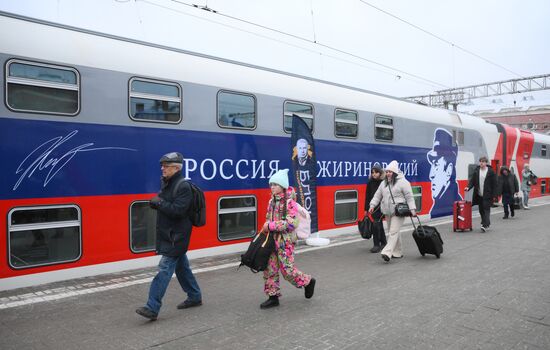 Запуск тематического поезда с вагоном "Россия. Жириновский" в Москве