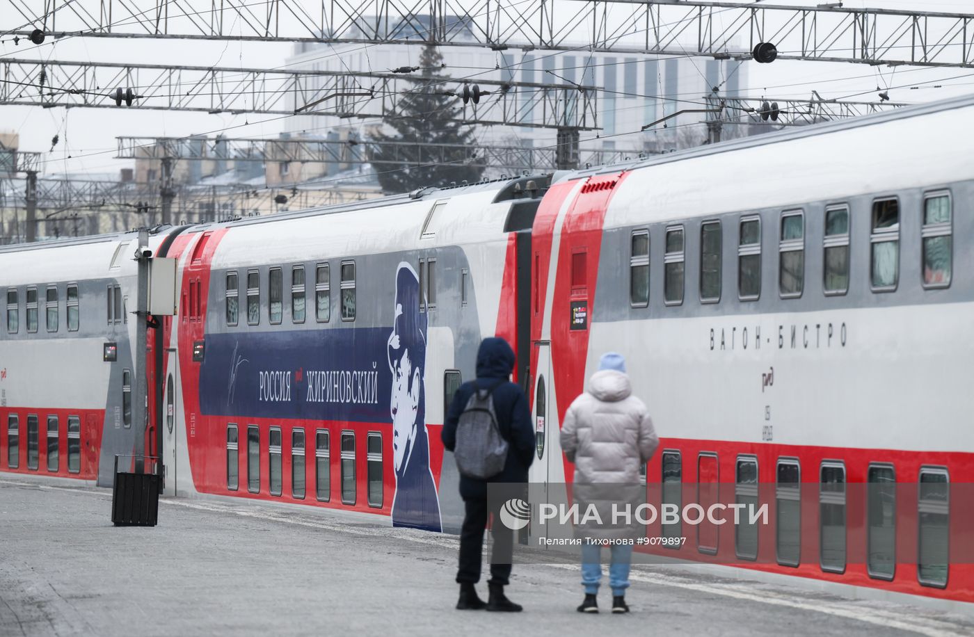 Запуск тематического поезда с вагоном "Россия. Жириновский" в Москве