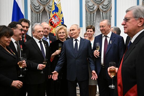 Президент Владимир Путин вручил государственные награды