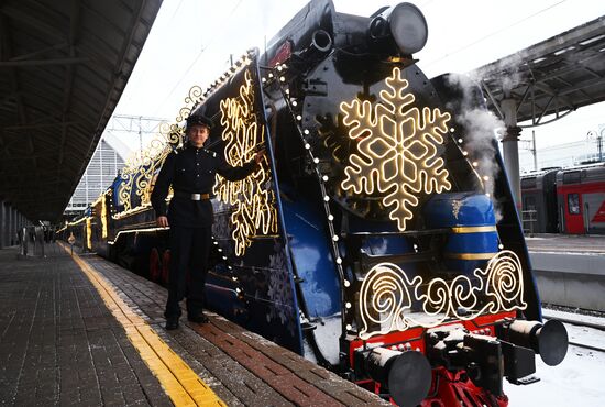 Поезд Деда Мороза прибыл на Киевский вокзал