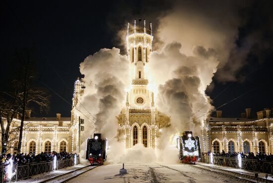 Поезд Деда Мороза прибыл в Санкт-Петербург