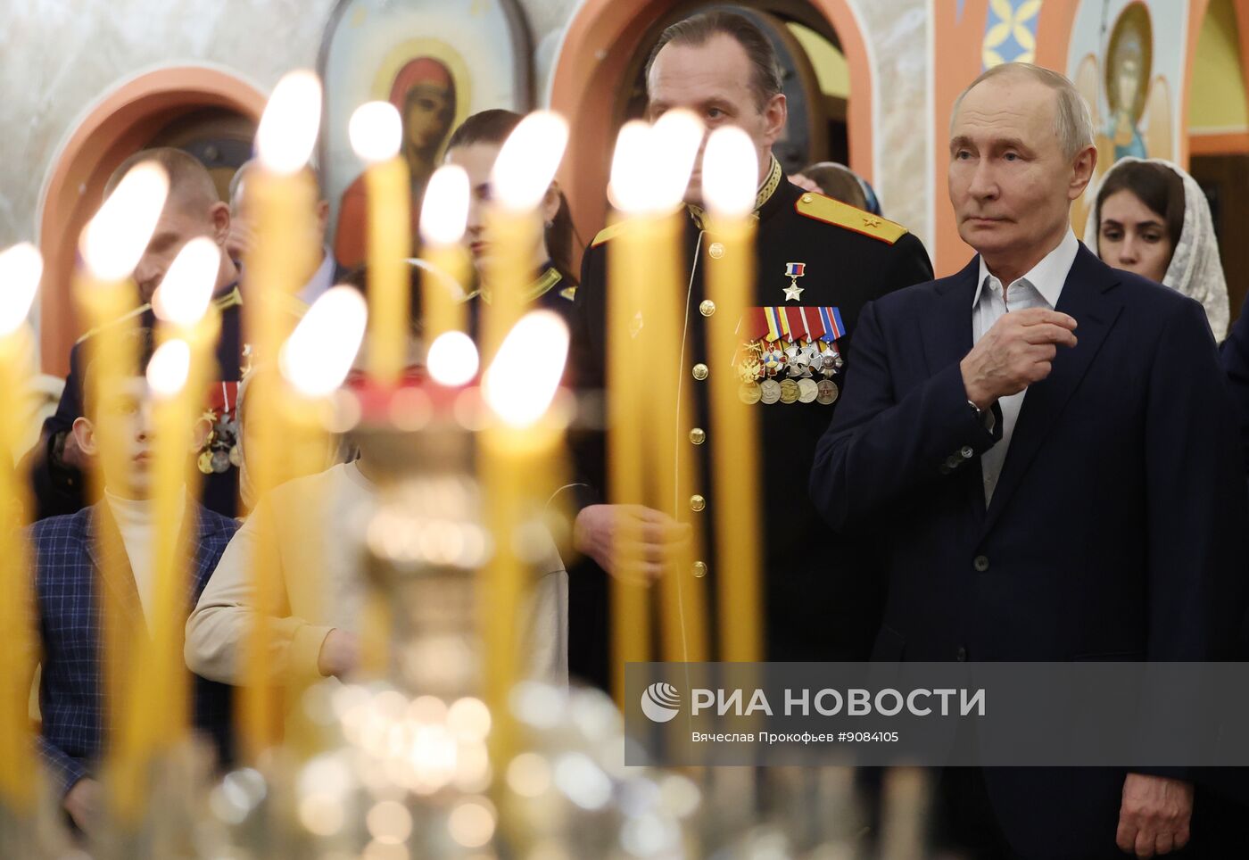 Президент Владимир Путин посетил рождественскую службу в Подмосковье