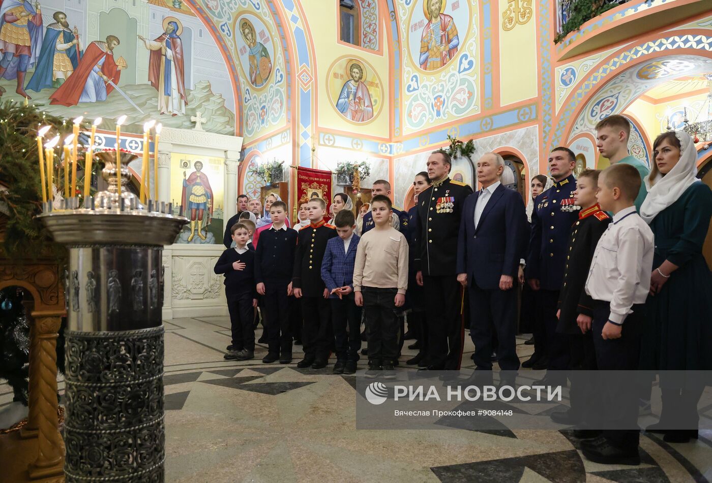 Президент Владимир Путин посетил рождественскую службу в Подмосковье