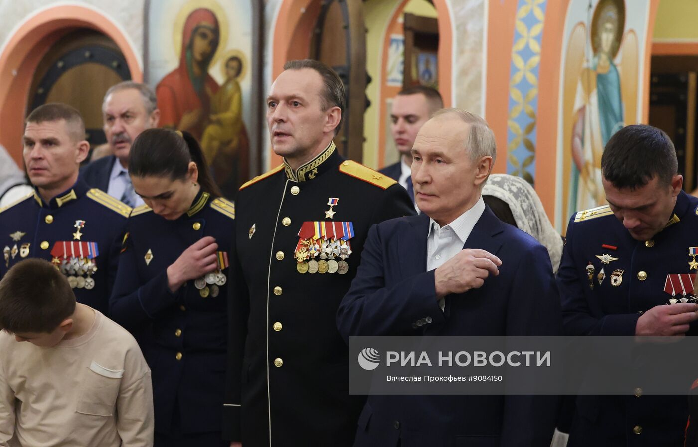 Президент Владимир Путин посетил рождественскую службу в Подмосковье