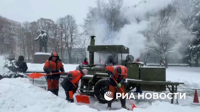 Экстренные меры по очистке от снега в Москве