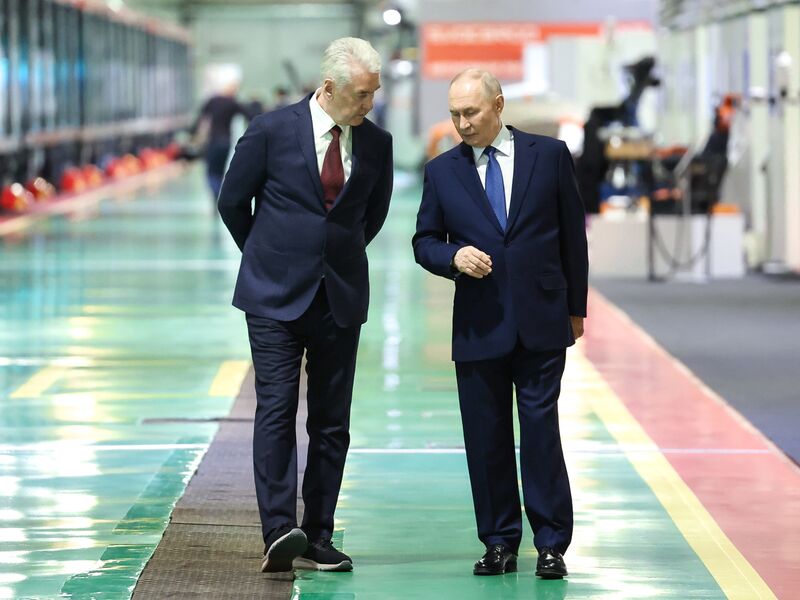 Президент Владимир Путин посетил электродепо "Аминьевское"