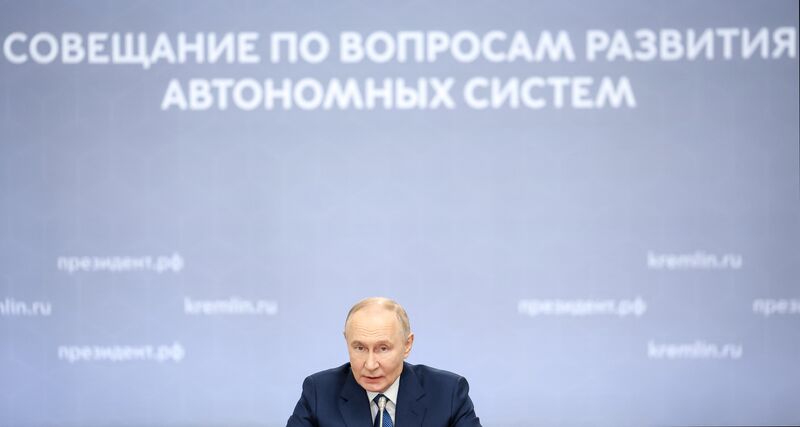 Президент Владимир Путин посетил электродепо "Аминьевское"