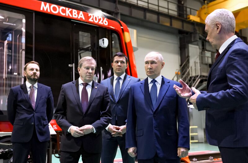 Президент Владимир Путин посетил электродепо "Аминьевское"