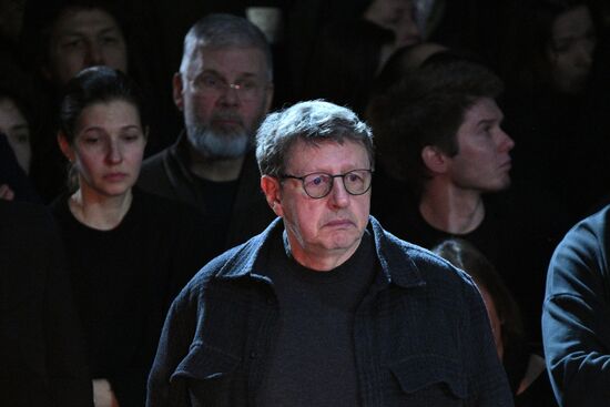 Прощание с ректором Школы-студии МХАТ Игорем Золотовицким