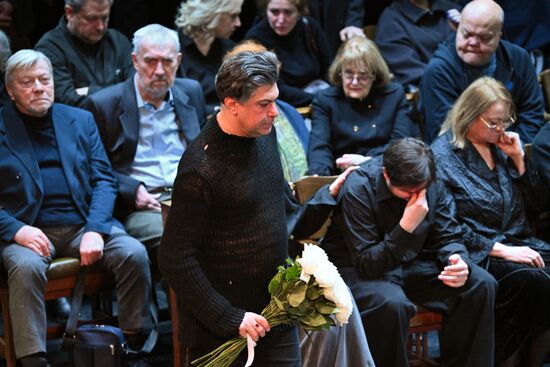 Прощание с ректором Школы-студии МХАТ Игорем Золотовицким