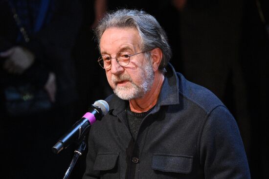 Прощание с ректором Школы-студии МХАТ Игорем Золотовицким