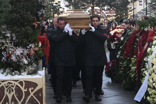 Прощание с ректором Школы-студии МХАТ Игорем Золотовицким