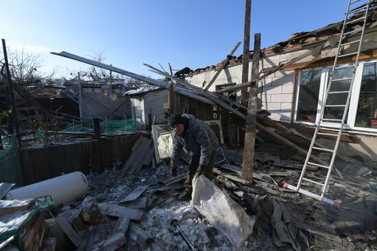 Последствия обстрела в Донецке