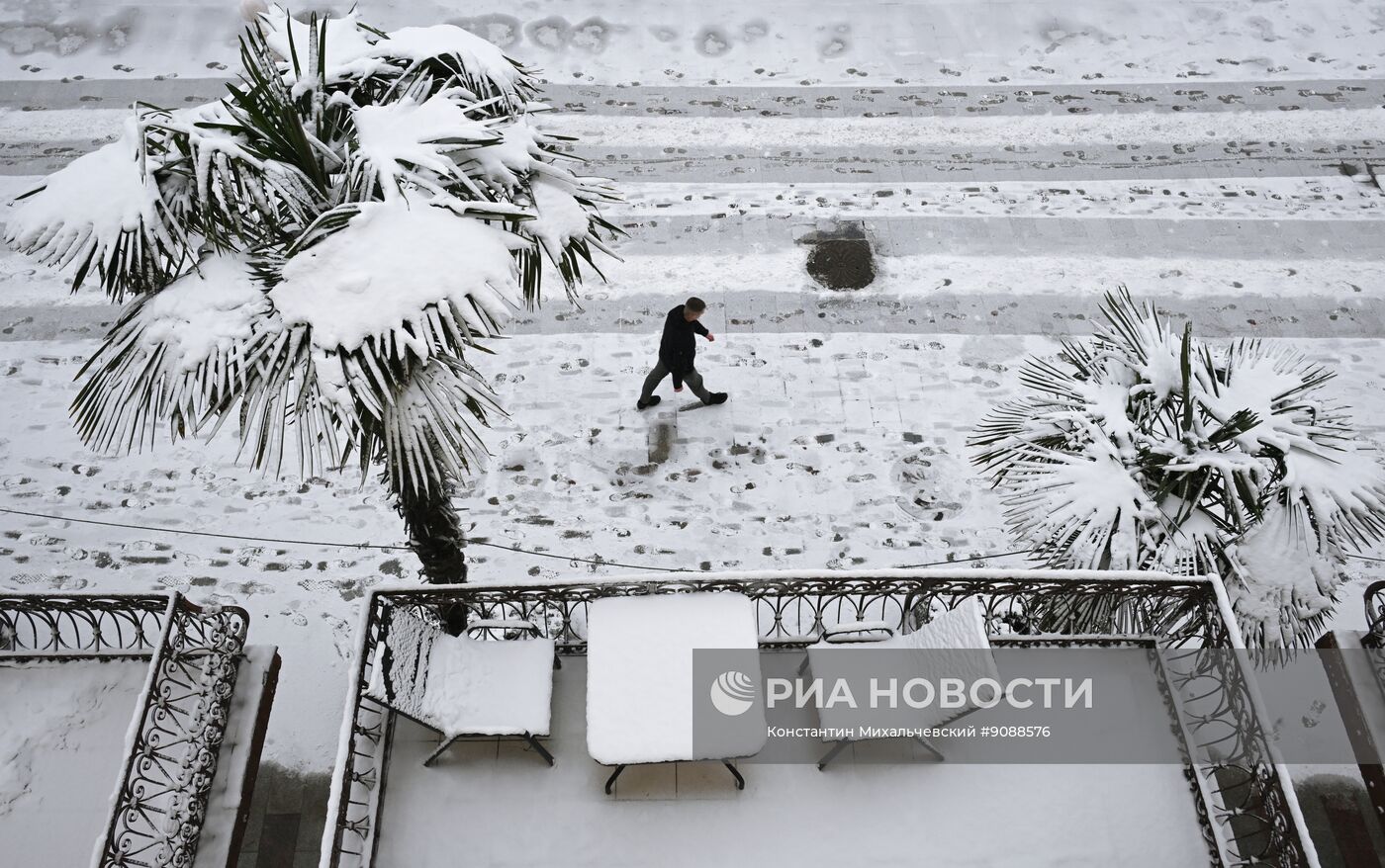 Снег в Ялте