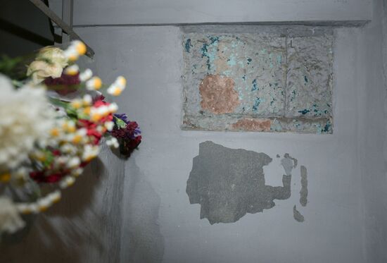 Мемориальную табличку журналистке Анне Политковской в Москве сбили дважды за сутки