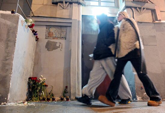 Мемориальную табличку журналистке Анне Политковской в Москве сбили дважды за сутки