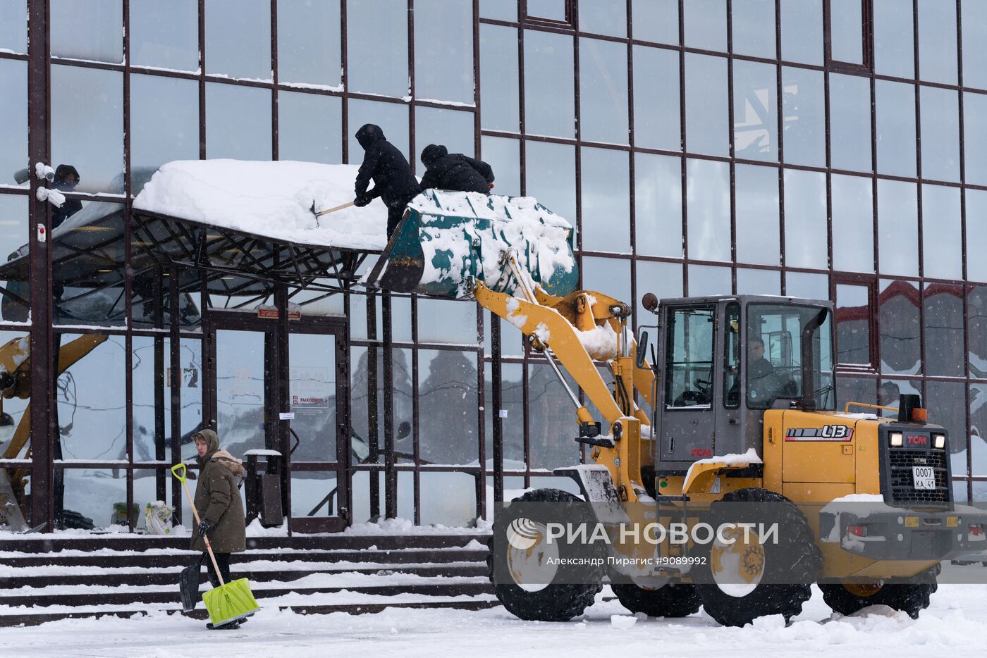 Последствия снегопада в Петропавловске-Камчатском