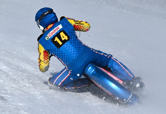 Ледовый спидвей во Владивостоке