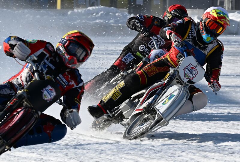 Ледовый спидвей во Владивостоке