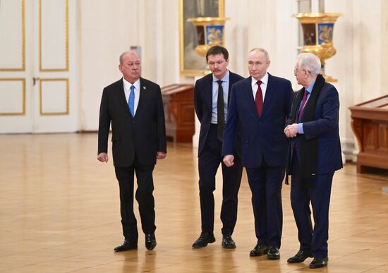 Рабочая поездка президента Владимира Путина в Санкт-Петербург