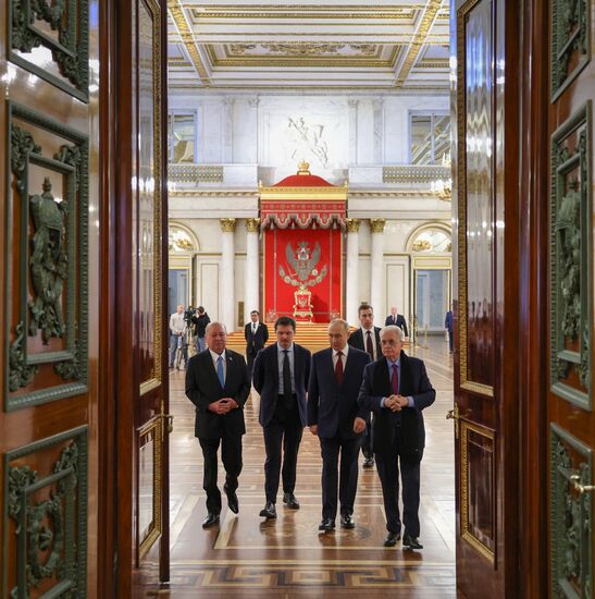 Рабочая поездка президента Владимира Путина в Санкт-Петербург