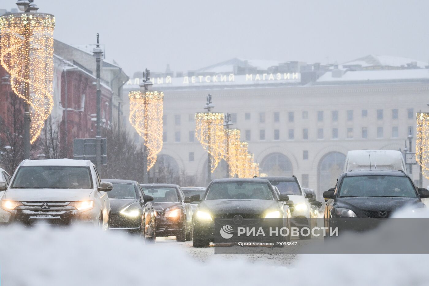 Снег в Москве 