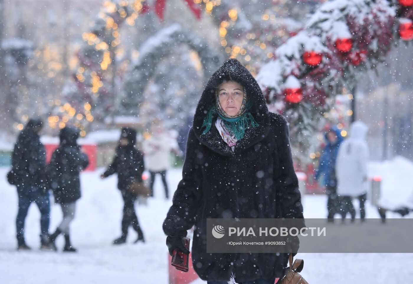Снег в Москве 