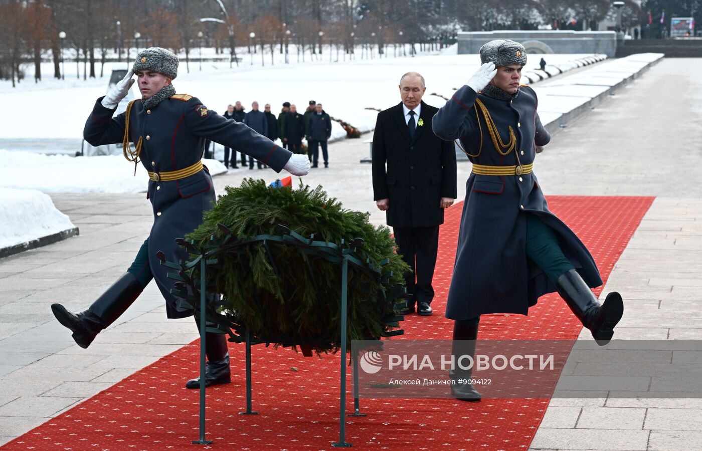Президент Владимир Путин принял участие в мероприятиях в честь 82-й годовщины освобождения Ленинграда от фашистской блокады