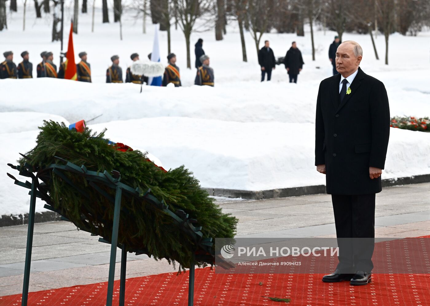 Президент Владимир Путин принял участие в мероприятиях в честь 82-й годовщины освобождения Ленинграда от фашистской блокады