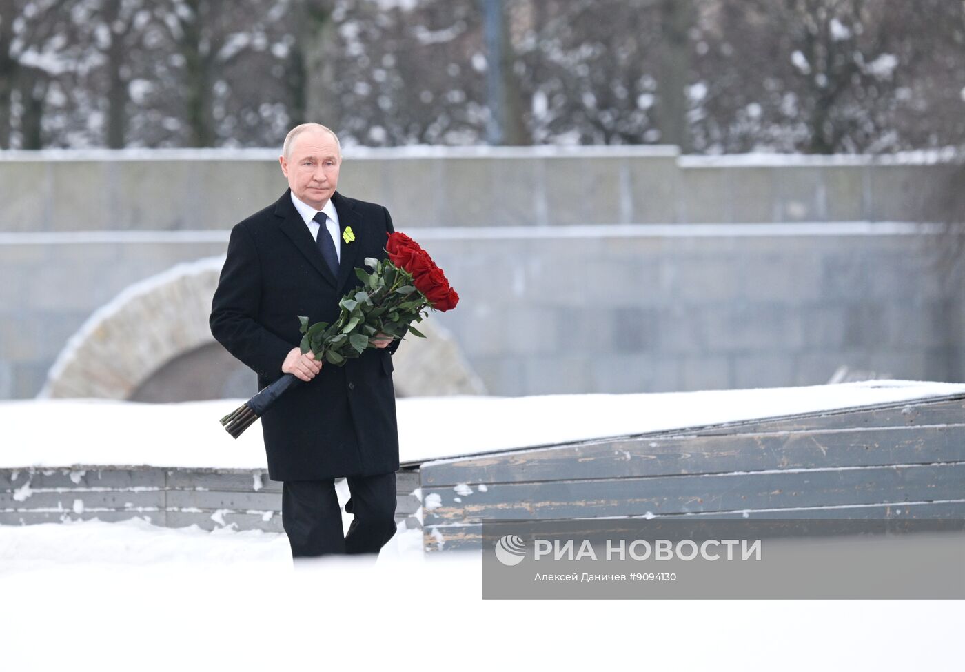 Президент Владимир Путин принял участие в мероприятиях в честь 82-й годовщины освобождения Ленинграда от фашистской блокады