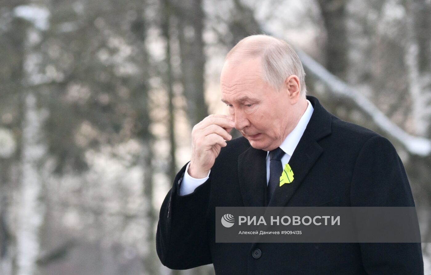 Президент Владимир Путин принял участие в мероприятиях в честь 82-й годовщины освобождения Ленинграда от фашистской блокады