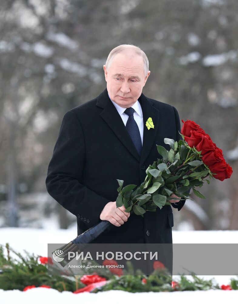 Президент Владимир Путин принял участие в мероприятиях в честь 82-й годовщины освобождения Ленинграда от фашистской блокады