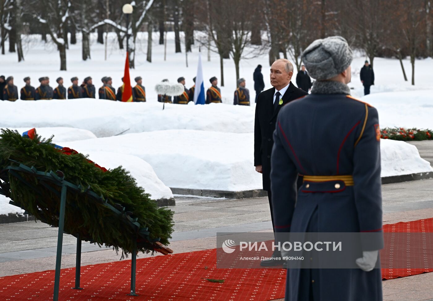 Президент Владимир Путин принял участие в мероприятиях в честь 82-й годовщины освобождения Ленинграда от фашистской блокады