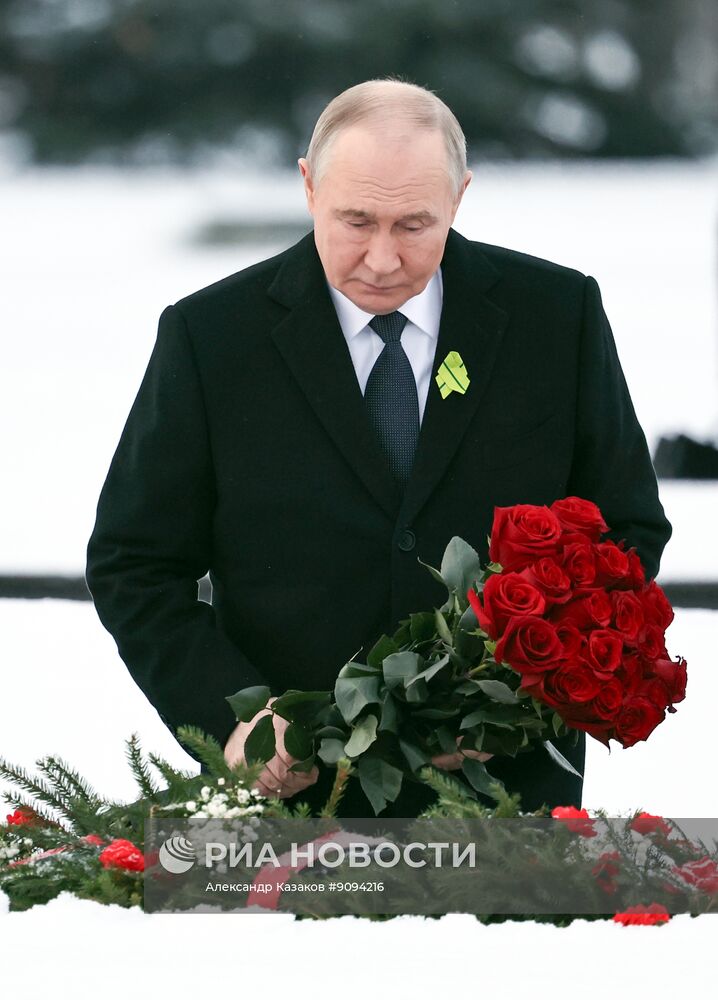 Президент Владимир Путин принял участие в мероприятиях в честь 82-й годовщины освобождения Ленинграда от фашистской блокады