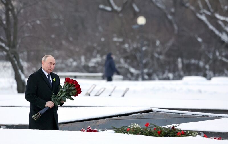 Президент Владимир Путин принял участие в мероприятиях в честь 82-й годовщины освобождения Ленинграда от фашистской блокады