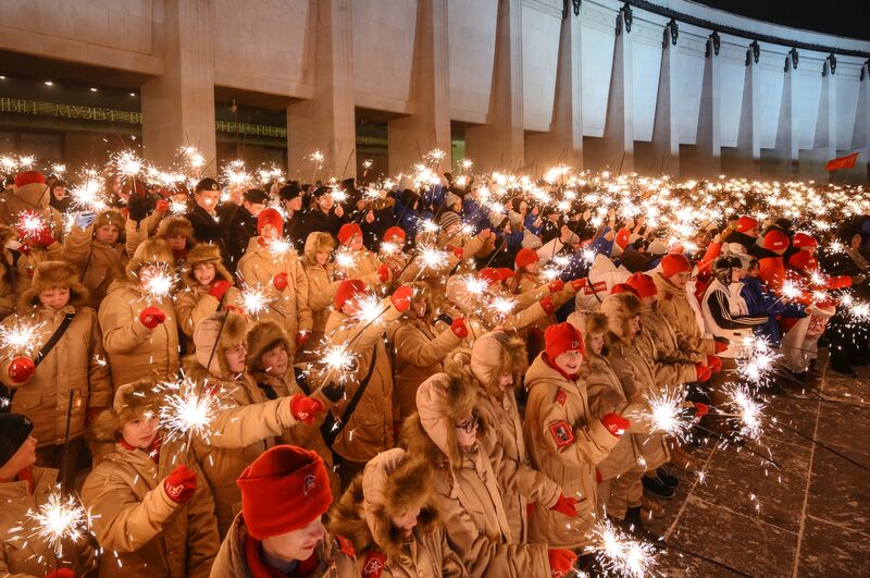 Акция "Искра надежды" у Музея Победы в Москве