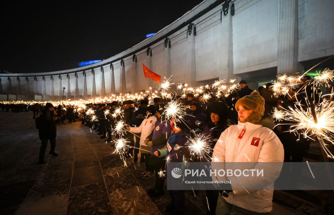Акция "Искра надежды" у Музея Победы в Москве