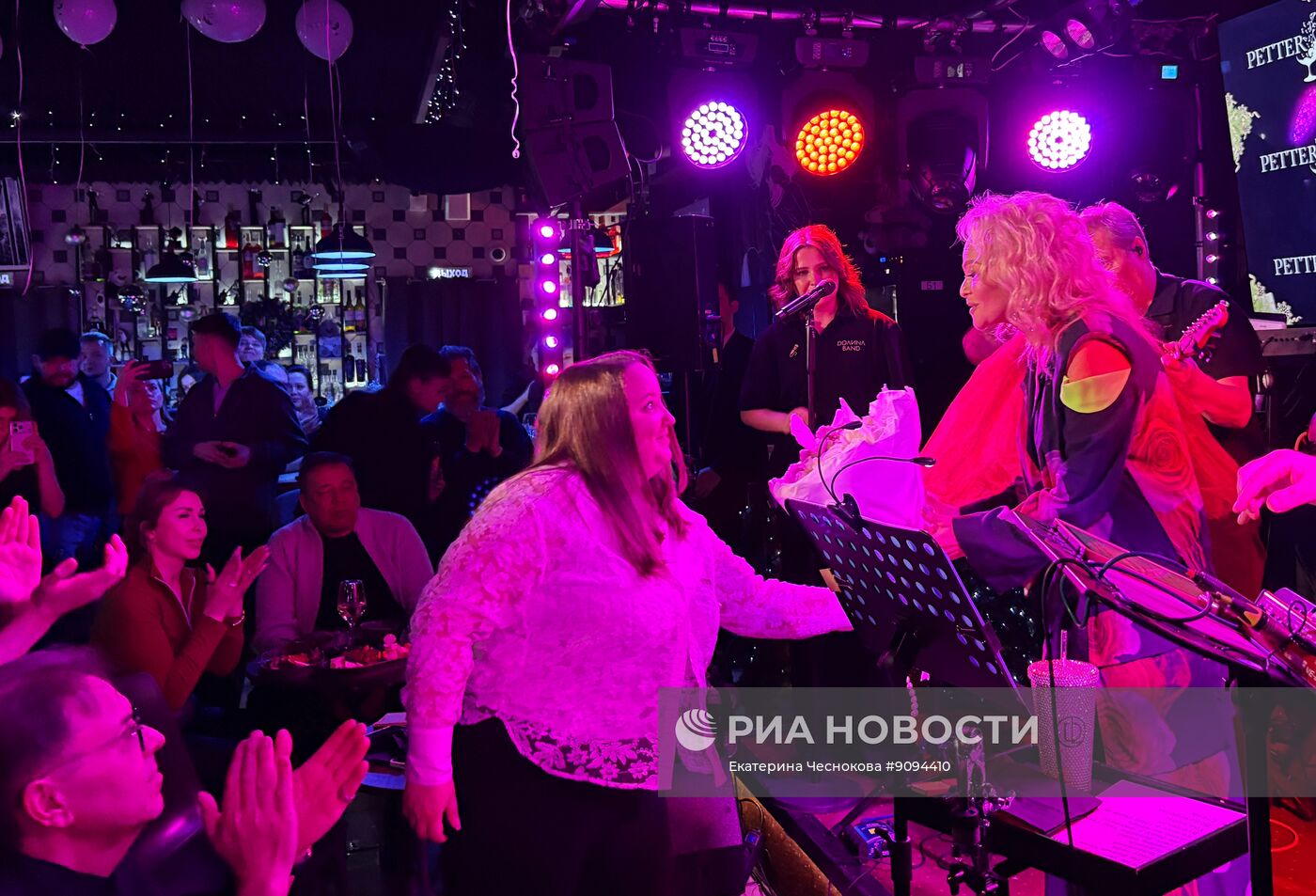 Концерт Ларисы Долиной в музыкальном баре в Москве