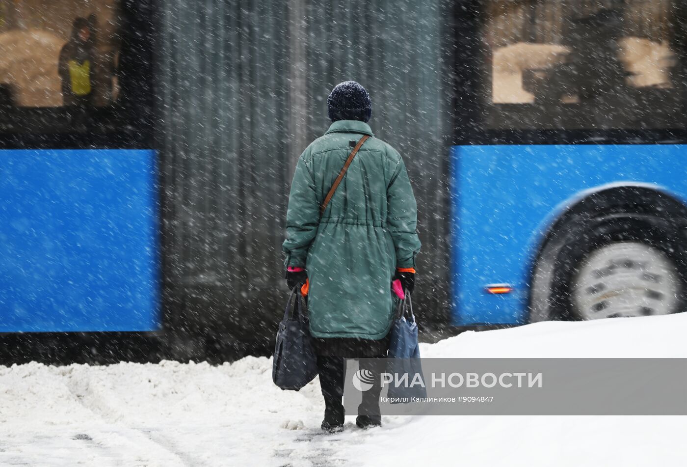 Снег в Москве 