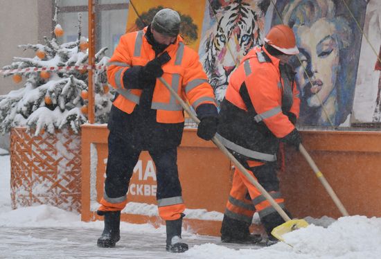 Снег в Москве