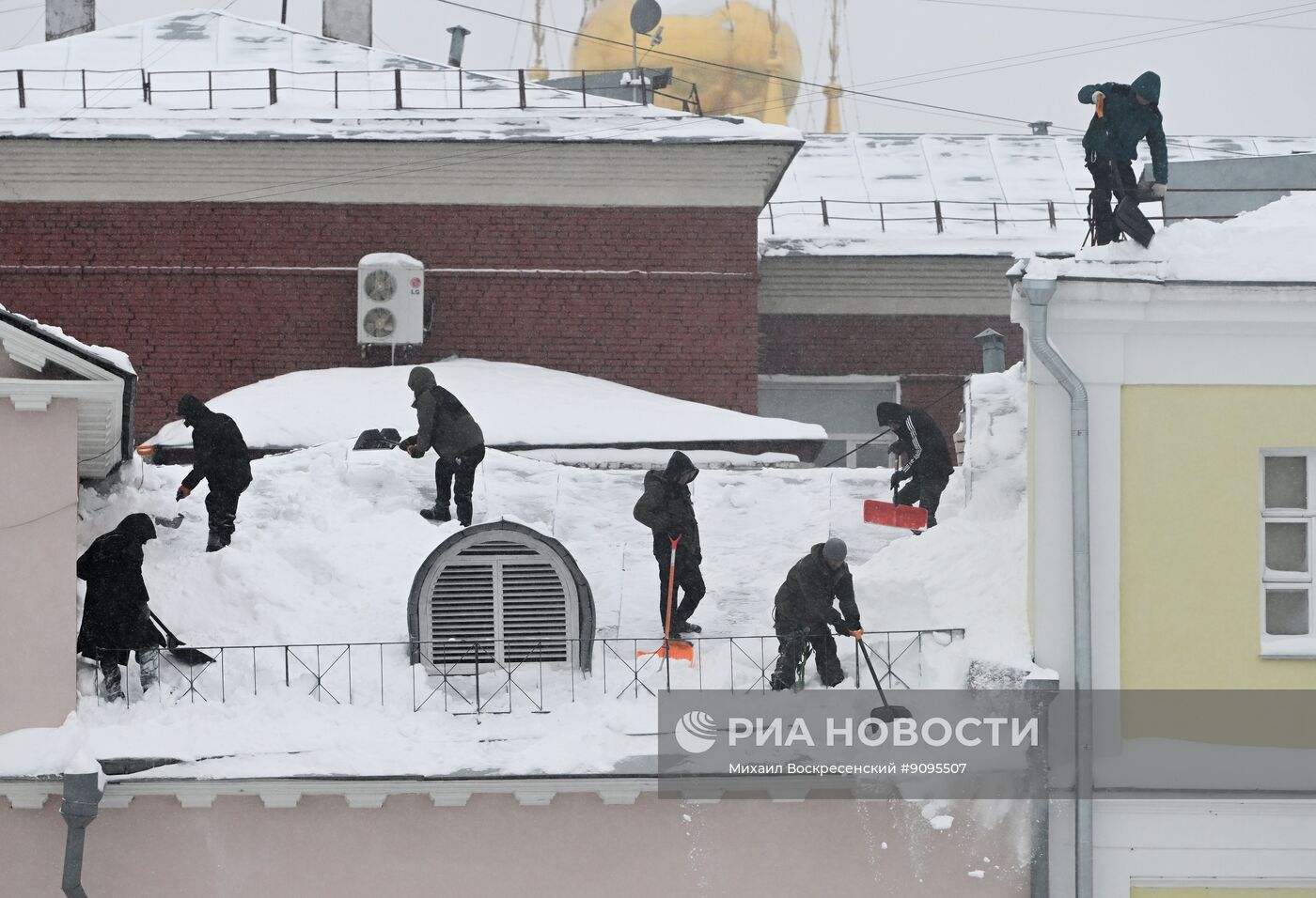 Снег в Москве