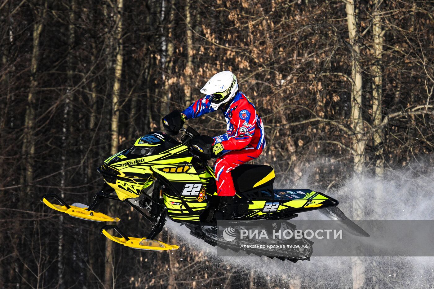 Соревнования по кроссу на снегоходах в Новосибирске