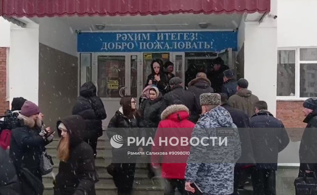 Школьник устроил стрельбу в гимназии в Уфе