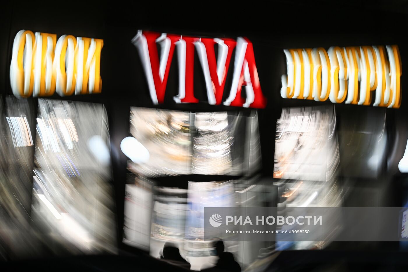 Латиница в вывесках российских магазинов