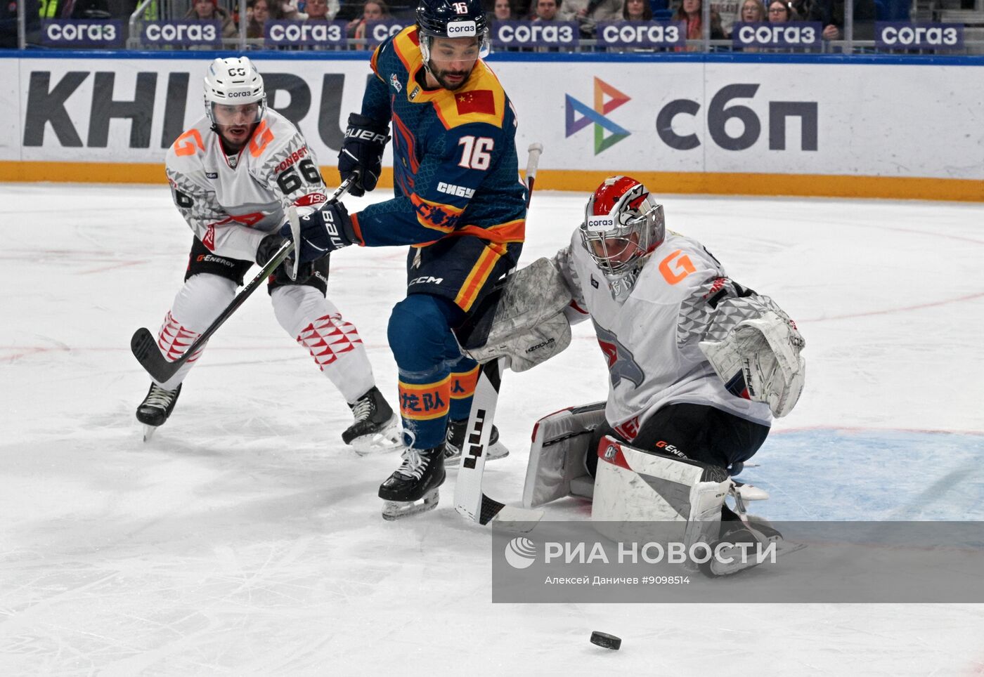 Хоккей. КХЛ. "Драконы" (Шанхай) - "Авангард" (Омск)