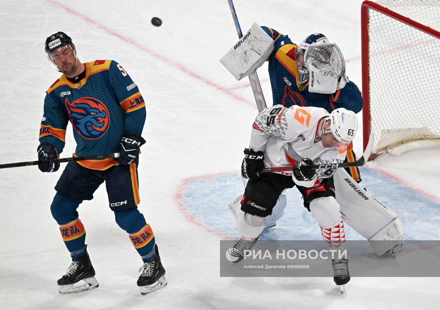 Хоккей. КХЛ. "Драконы" (Шанхай) - "Авангард" (Омск)