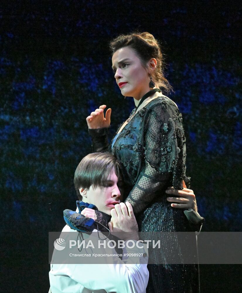 Спектакль "Беззаботные" в Малом театре